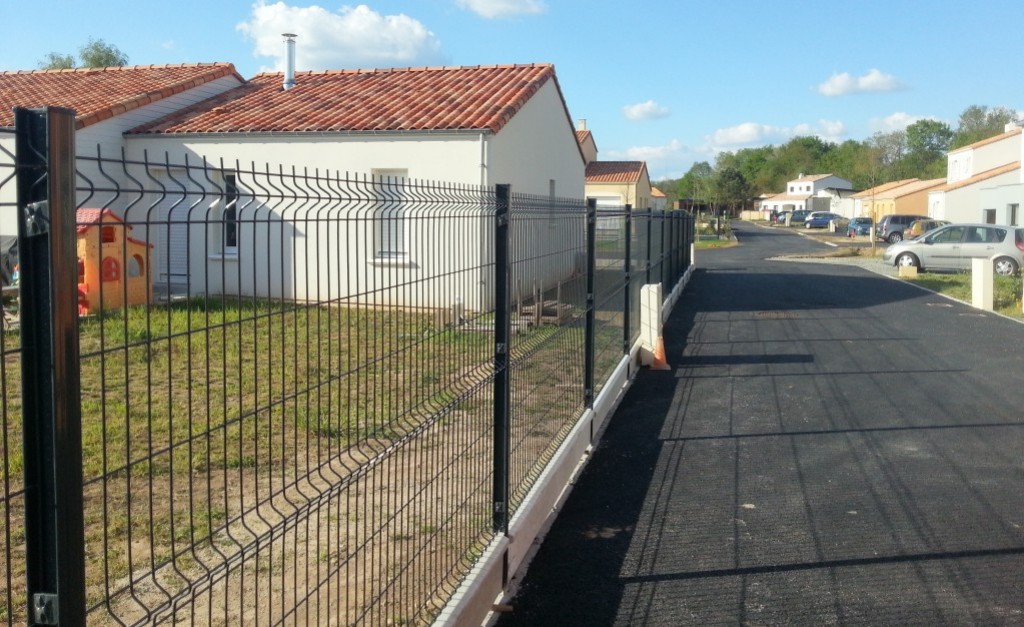 Pourquoi choisir une clôture en panneaux rigides ?